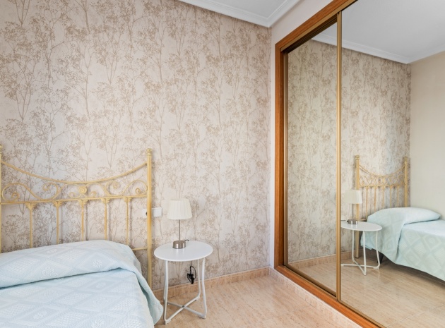 Resale - Apartment - Guardamar del Segura - Pueblo