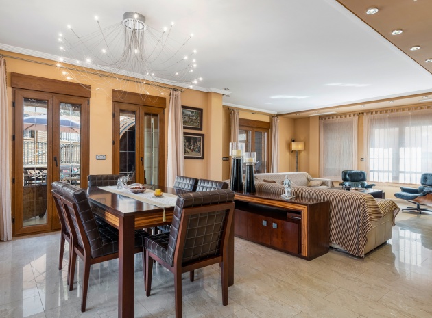 Resale - Villa - Orihuela