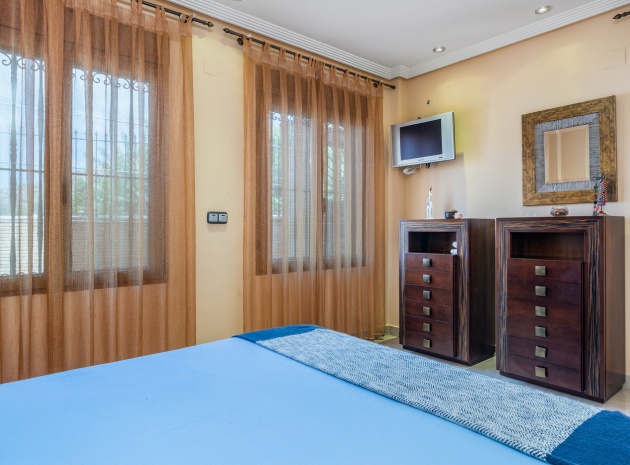 Resale - Villa - Orihuela