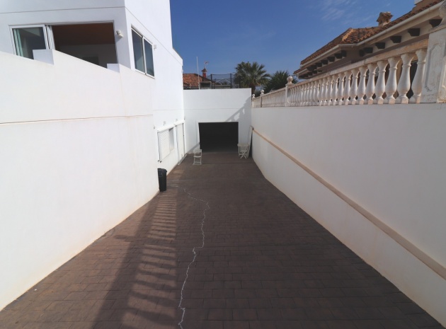 Resale - Villa - La Marina - La Marina - Urbanization