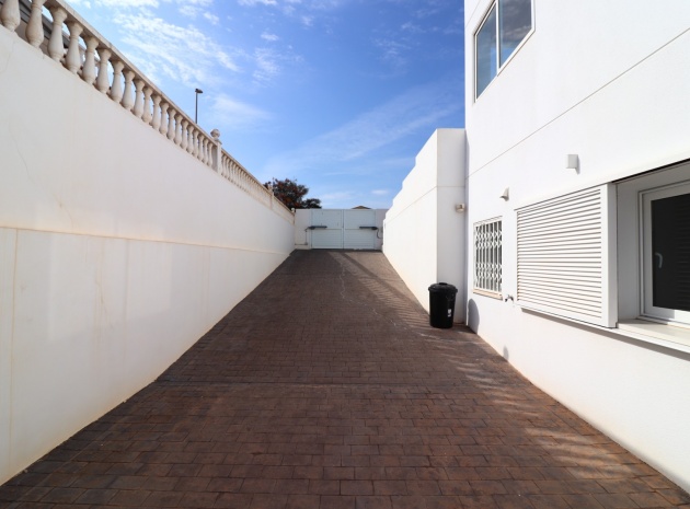 Resale - Villa - La Marina - La Marina - Urbanization