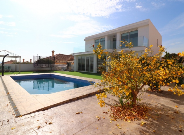 Resale - Villa - La Marina - La Marina - Urbanization