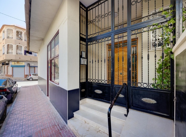 Resale - Apartment - Torrevieja - Beachside Torrevieja