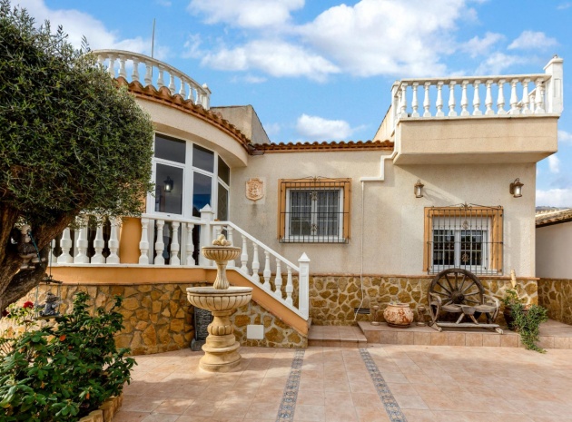 Resale - Villa - San Miguel de Salinas - Lake View Mansions