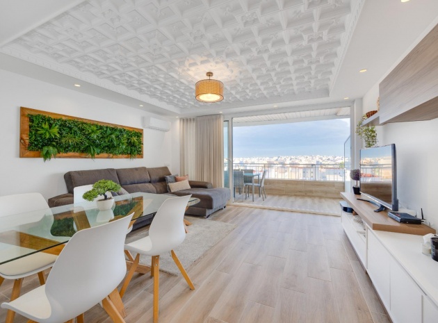 Resale - Apartment - Torrevieja - 1st line to the sea