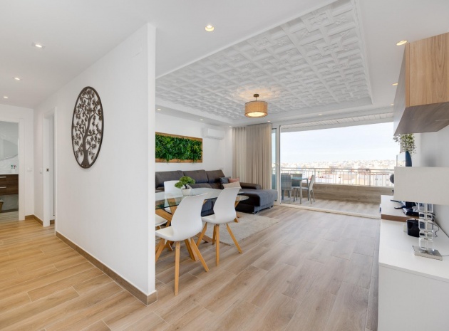 Resale - Apartment - Torrevieja - 1st line to the sea