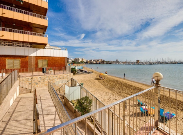Resale - Apartment - Torrevieja - 1st line to the sea