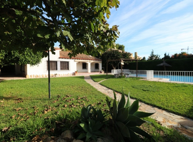 Resale - Villa - Punta Prima - beachside punta prima