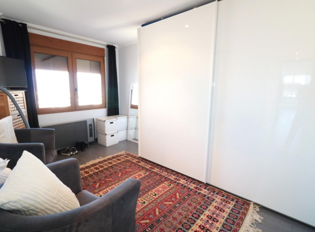 Resale - Apartment - Torrevieja - 1st line to the sea