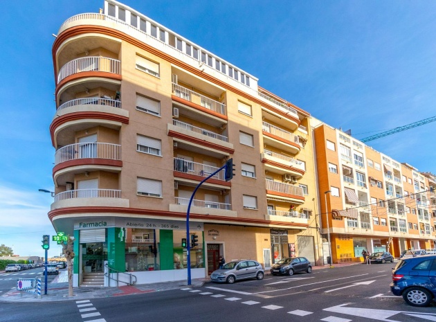 Resale - Apartment - Torrevieja - Acequion