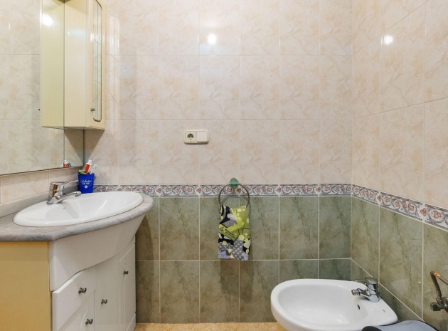 Resale - Apartment - Torrevieja - Acequion