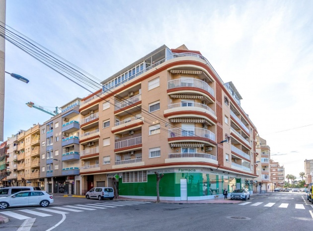 Resale - Apartment - Torrevieja - Acequion