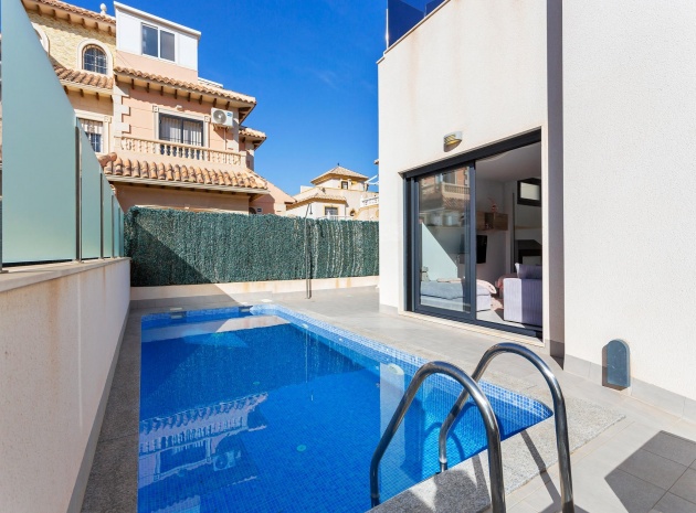 Resale - Villa - Torrevieja - Nueva Torrevieja