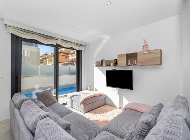 Resale - Villa - Torrevieja - Nueva Torrevieja