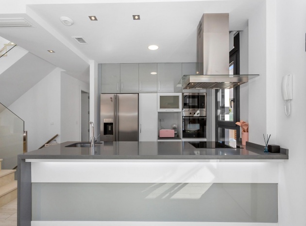 Resale - Villa - Torrevieja - Nueva Torrevieja