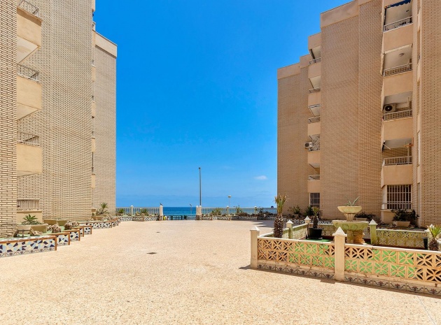 Resale - Apartment - Torrevieja - Playa de los Locos