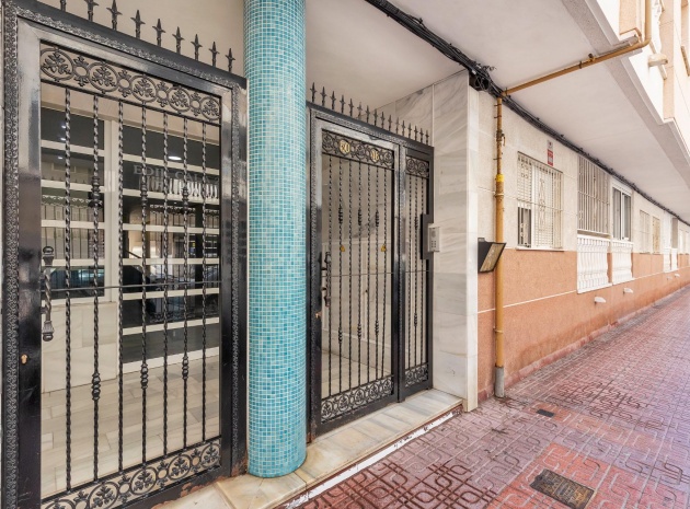 Resale - Apartment - Torrevieja - Beachside Torrevieja