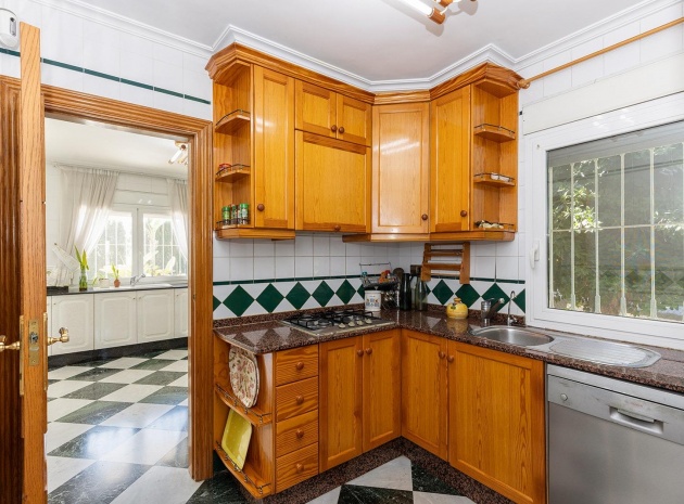 Resale - Villa - Torrevieja - torreta