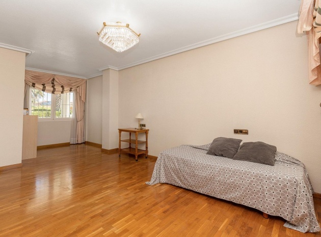 Resale - Villa - Torrevieja - torreta