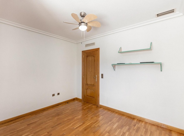 Resale - Villa - Torrevieja - torreta