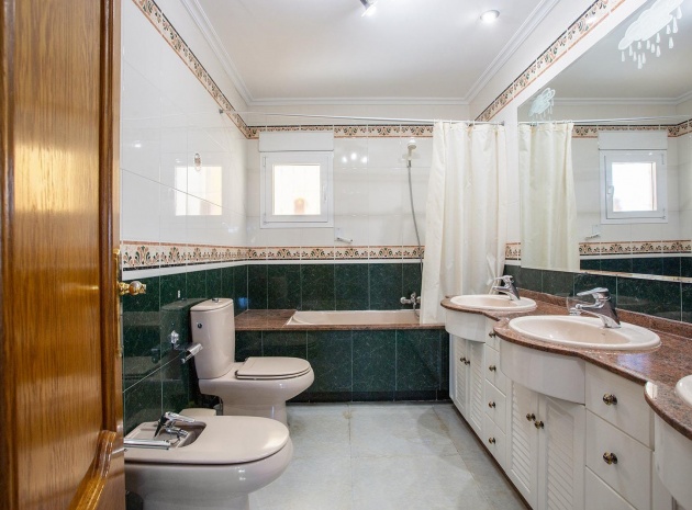 Resale - Villa - Torrevieja - torreta