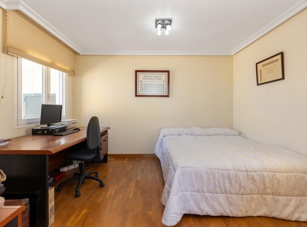 Resale - Villa - Torrevieja - torreta