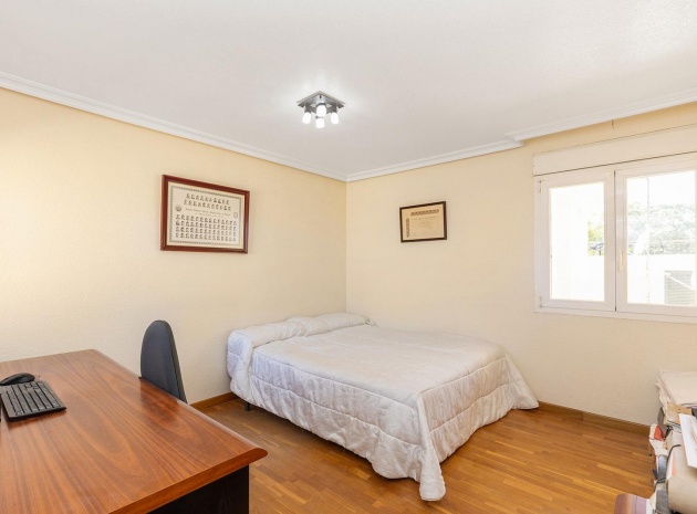 Resale - Villa - Torrevieja - torreta