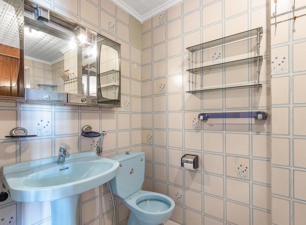 Resale - Apartment - Torrevieja - Acequion