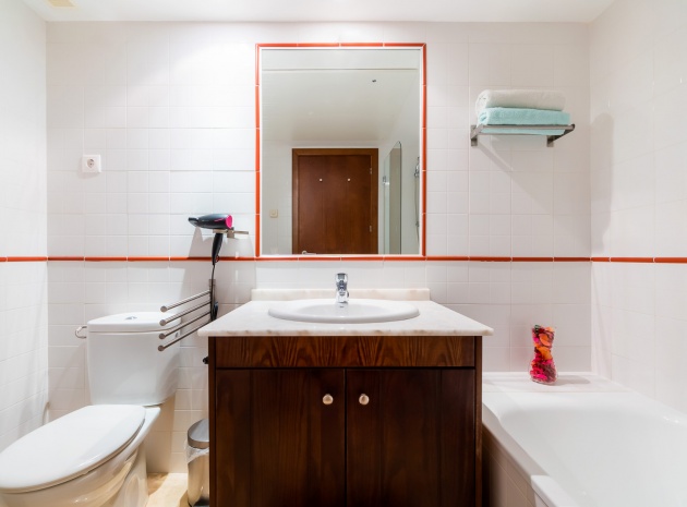 Resale - Apartment - Punta Prima - la entrada