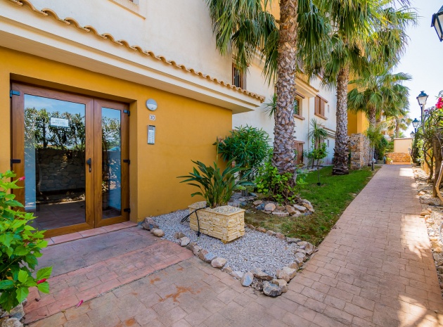 Resale - Apartment - Punta Prima - la entrada