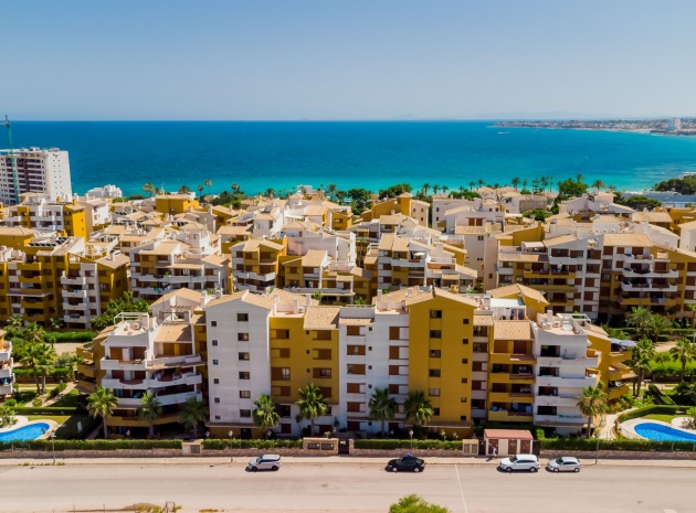 Resale - Apartment - Punta Prima - la entrada