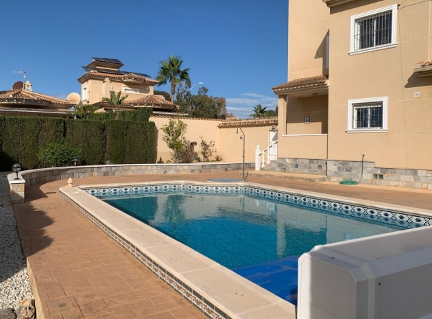Resale - Villa - Torrevieja - La Siesta