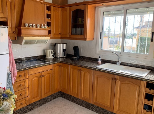 Resale - Villa - Torrevieja - La Siesta