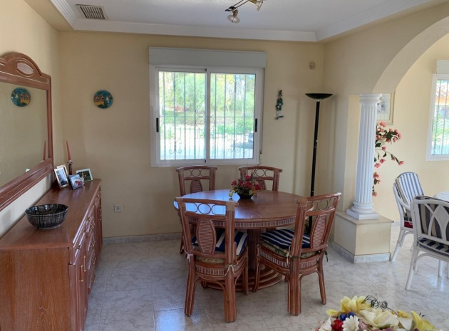 Resale - Villa - Torrevieja - La Siesta