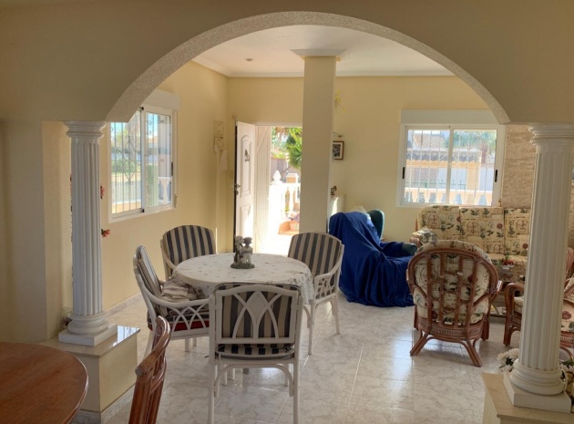 Resale - Villa - Torrevieja - La Siesta