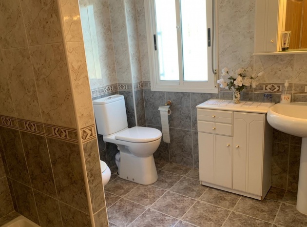 Resale - Villa - Torrevieja - La Siesta