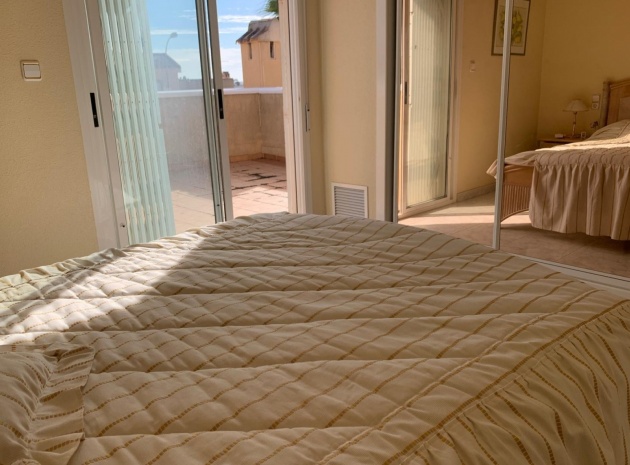 Resale - Villa - Torrevieja - La Siesta