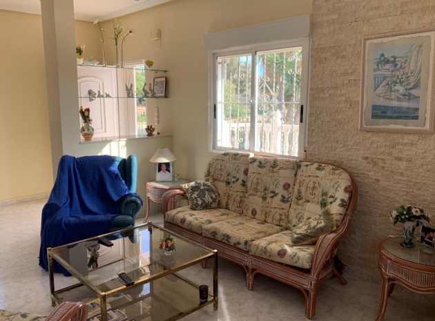 Resale - Villa - Torrevieja - La Siesta