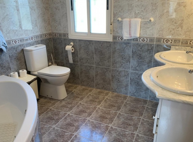 Resale - Villa - Torrevieja - La Siesta