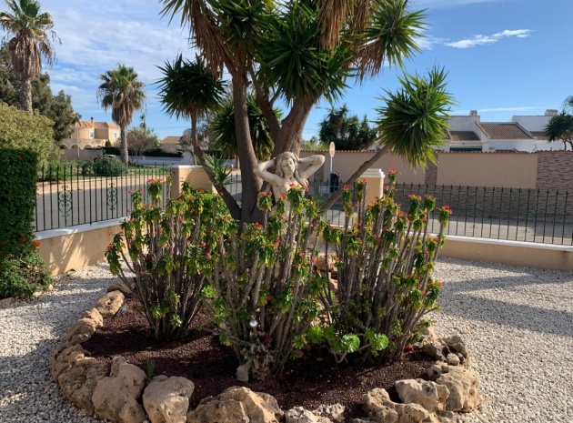 Resale - Villa - Torrevieja - La Siesta