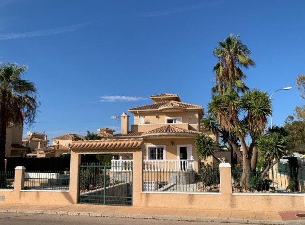 Resale - Villa - Torrevieja - La Siesta