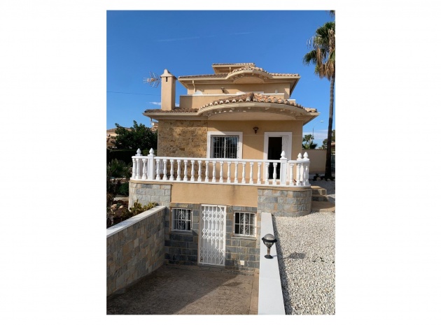 Resale - Villa - Torrevieja - La Siesta