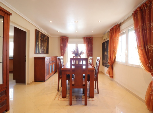 Återförsäljning - Villa - La Marina