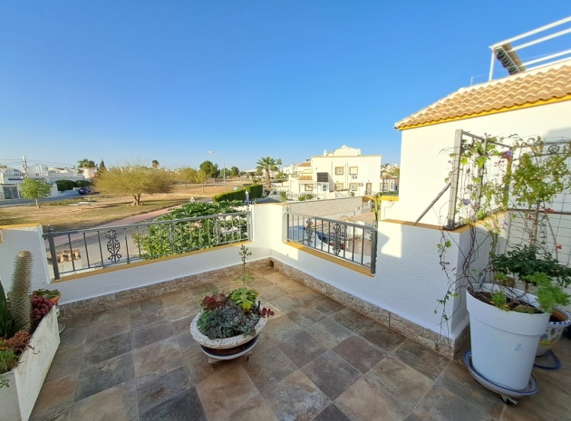 Resale - Villa - La Florida  - La Florida