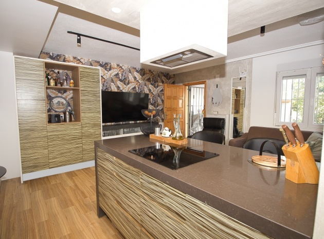 Resale - Villa - La Florida  - La Florida