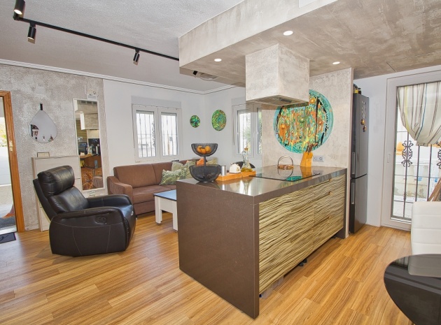 Resale - Villa - La Florida  - La Florida