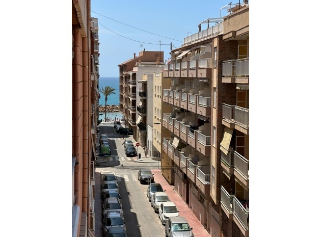 Resale - Apartment - Torrevieja - Paseo maritimo
