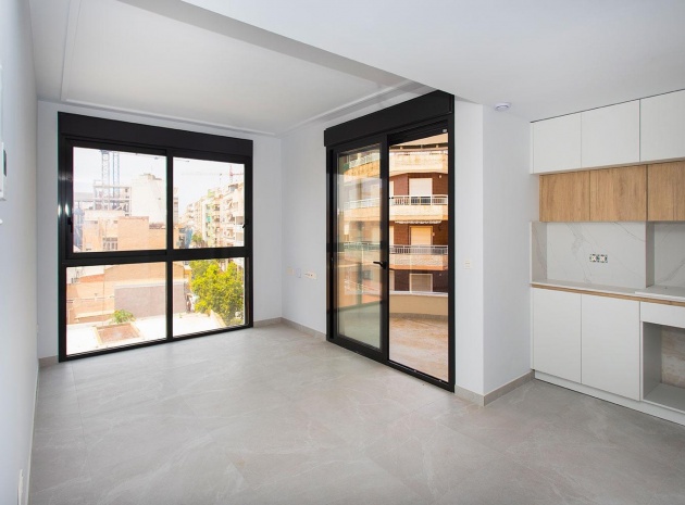 Resale - Apartment - Torrevieja - Paseo maritimo