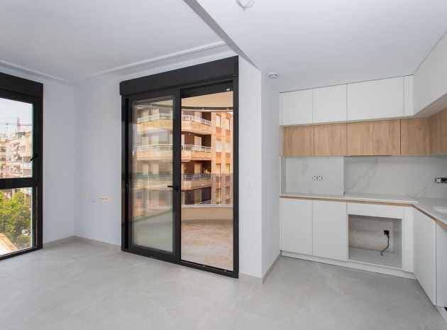 Resale - Apartment - Torrevieja - Paseo maritimo