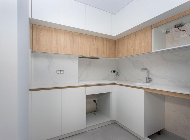 Resale - Apartment - Torrevieja - Paseo maritimo